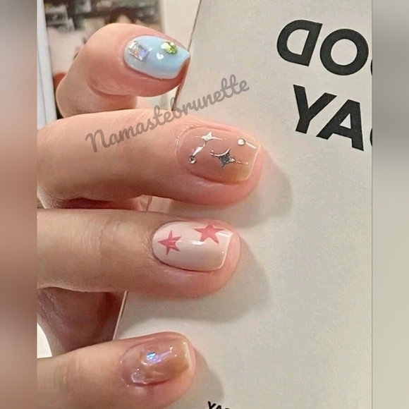 2/$16 3D Rhinestone & Stars Press on Nails - Picture 1 of 5